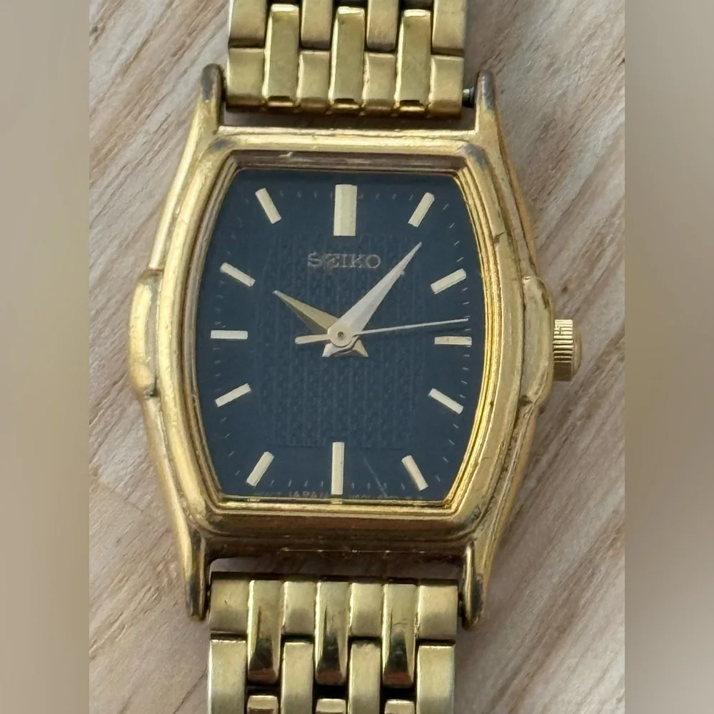 Seiko Vintage Ladies Watch Black Dial Gold-Tone Bracelet New Battery
